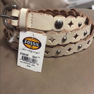 NWT size small 37” Fossil Women's Cream Leather Belt